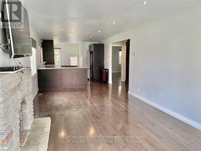 Building Photo - 9 Delroy Dr
