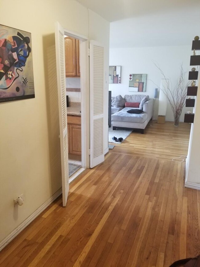 Foto del edificio - 1275 E 51st St