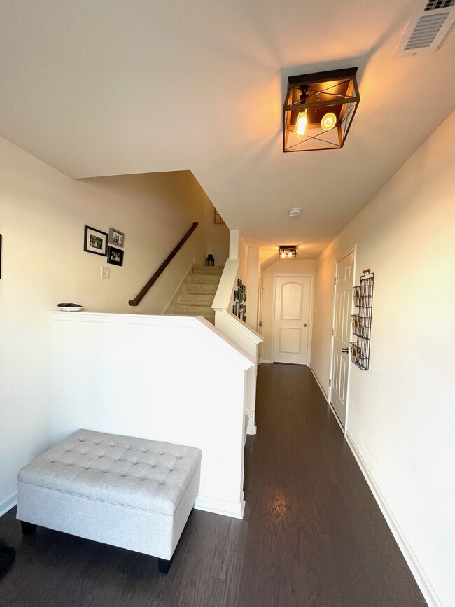Building Photo - 933 Lissicasey Loop