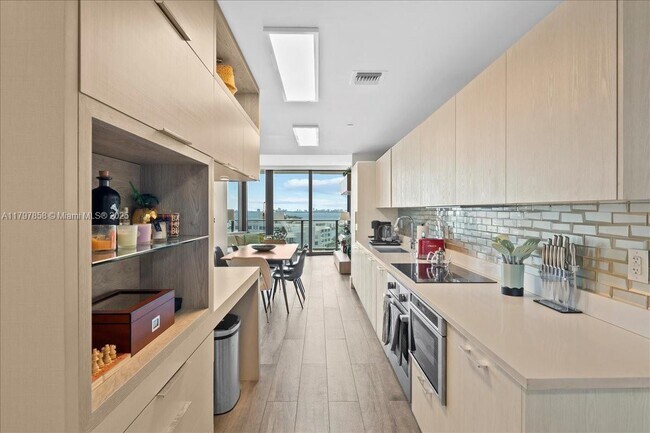 Foto del edificio - 501 NE 31st St
