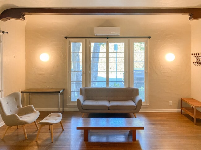 Living Room - 1977 N Kenmore Ave