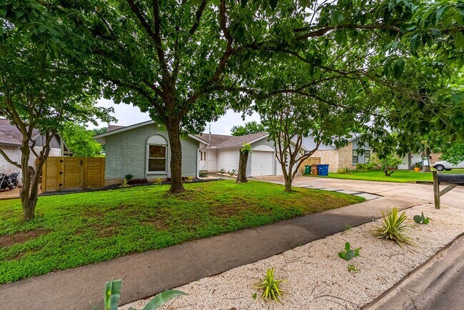 Foto del edificio - South Austin Sanctuary: Elevated Living, Urban Comfort, Premier Location