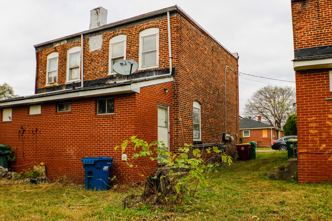 Building Photo - 728 Mount Airy St