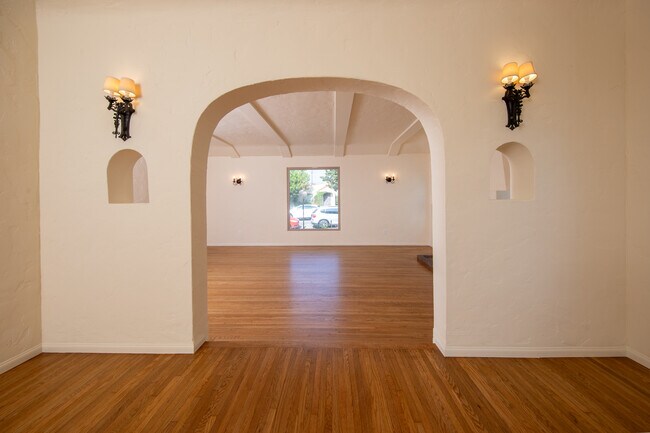 Foto del edificio - 1260 S Ridgeley Dr