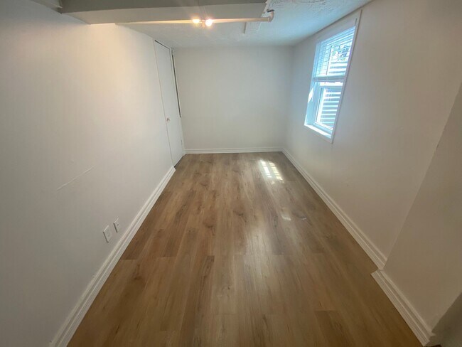 Building Photo - Fully Remodeled House!