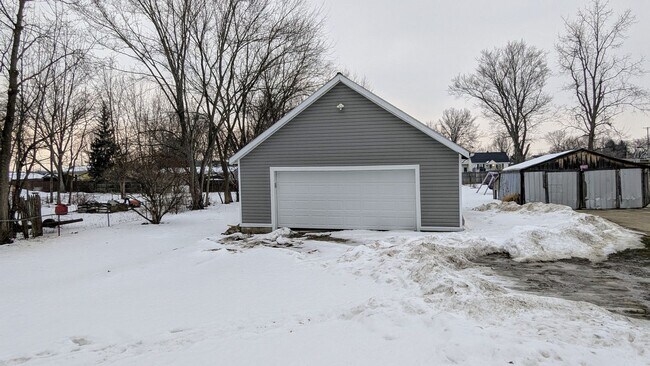 Foto del edificio - Welcome to this newly renovated gem located in the heart of North Canton