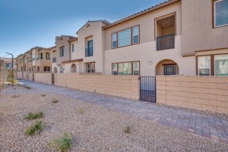 Building Photo - 2546 Venetia Pointe St