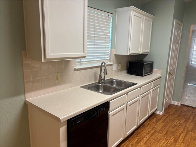 Foto del edificio - 2068 Buckley Ln