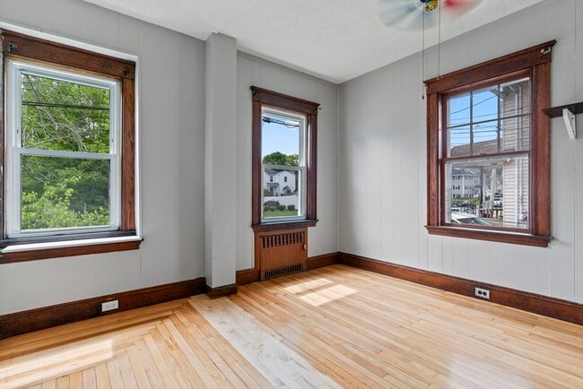 Building Photo - 33 Bigelow St