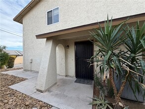 Building Photo - 4734 Roberta St