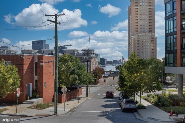 Building Photo - 416 E Cross St
