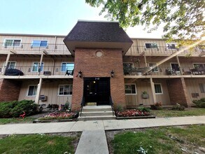 Building Photo - 2402 Algonquin Rd