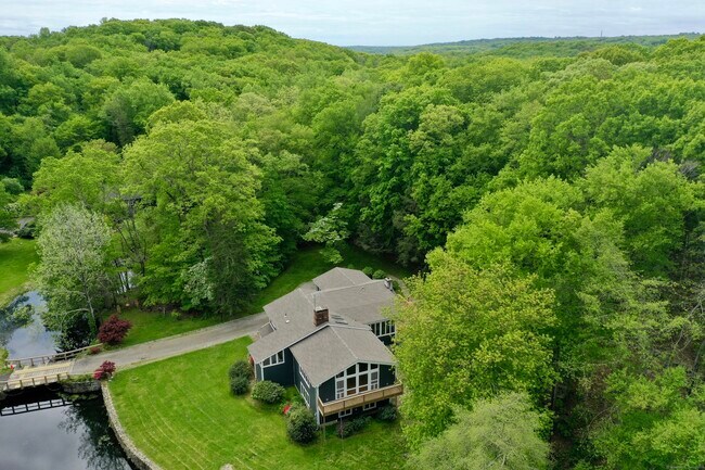 Foto del edificio - 105 Twin Oak Ln