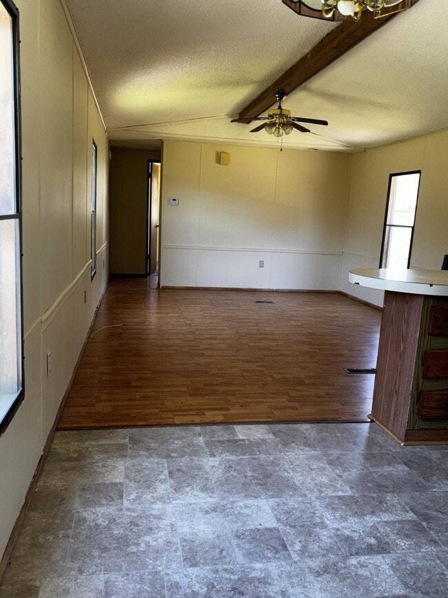 Foto del edificio - 499 Tanzman Rd