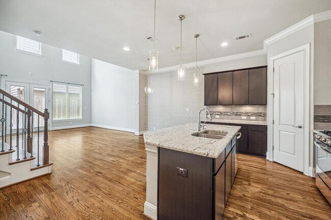 Foto del edificio - 2627 Shady Woods Ln