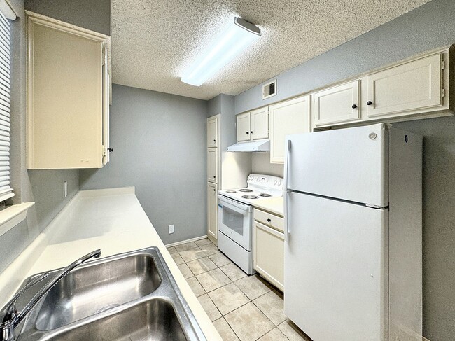 Foto del edificio - Cozy Townhome in Vista View