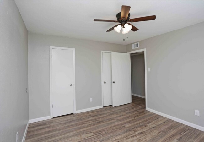 Foto del edificio - 9302 Beck Ave