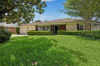 Building Photo - 8511 Bluegate St