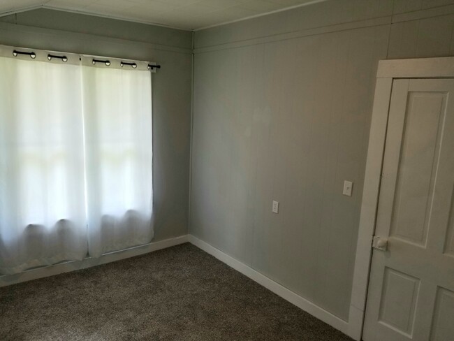 Second bedroom - 1215 N Thomasville Ave