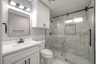 Building Photo - 513 Barkley St