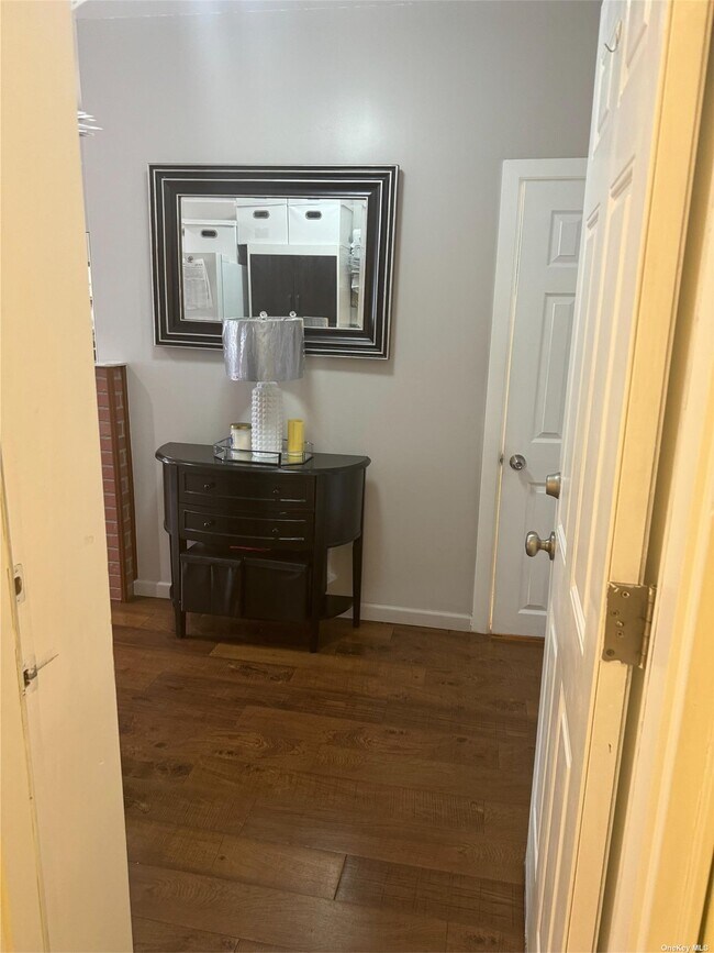 Building Photo - 1103 Sutter Ave