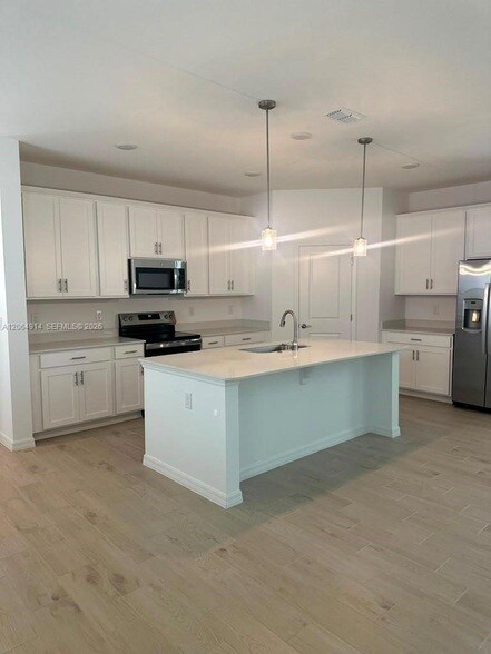 Building Photo - 1828 Shadow Box Bend Unit