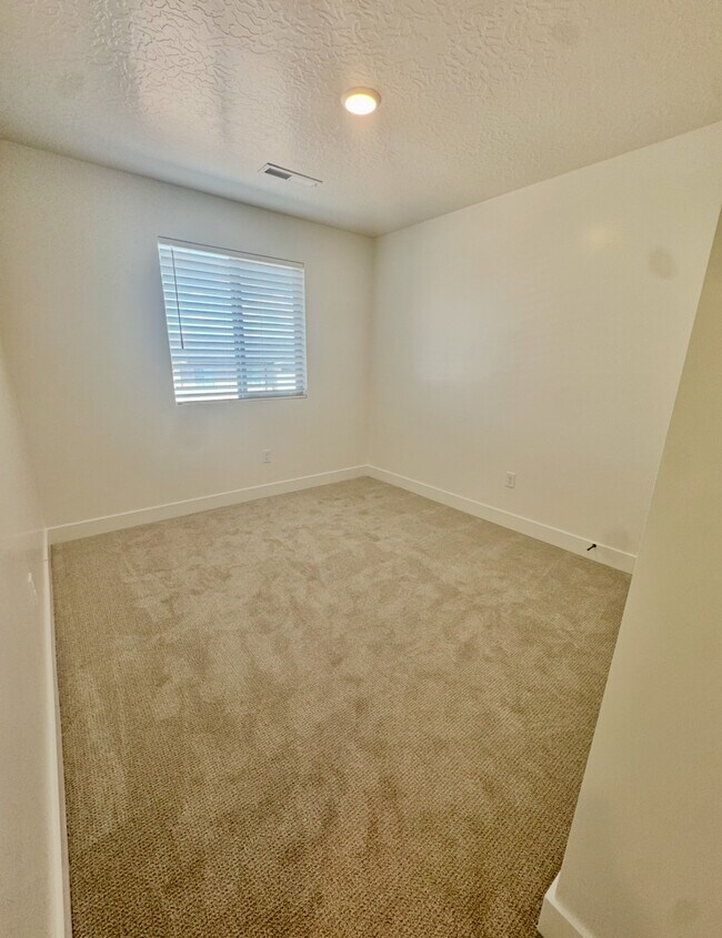 Foto del edificio - 5645 South Aaron Ln