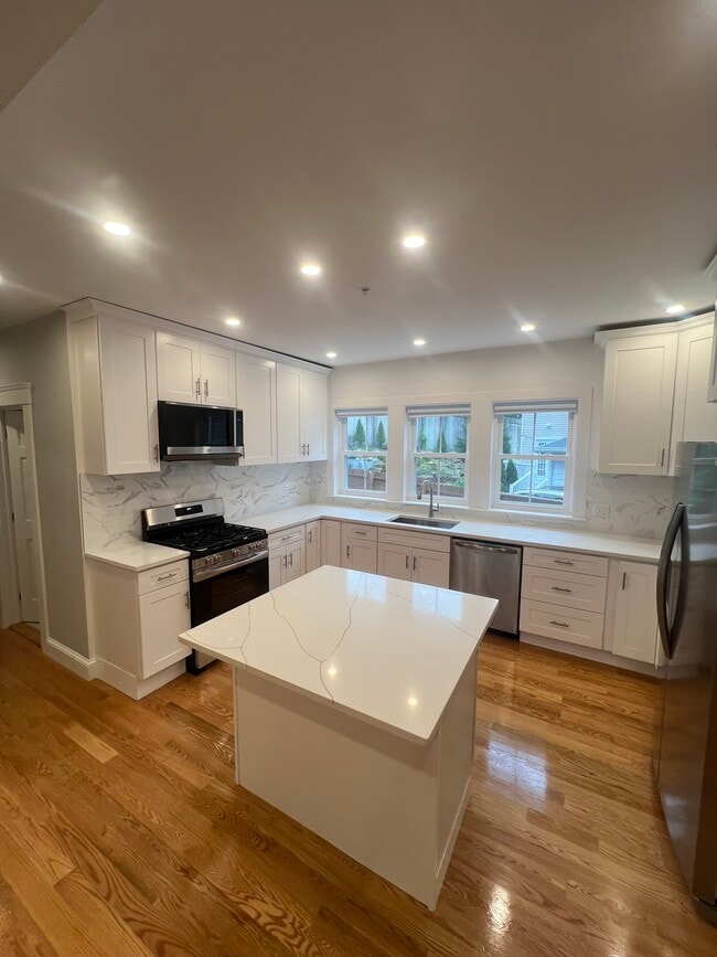 Building Photo - Brightly Renovated 4-Bed / 2-Bath • 1,800 sq