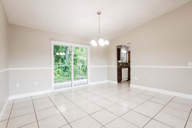 Building Photo - 1819 E Glancy Dr