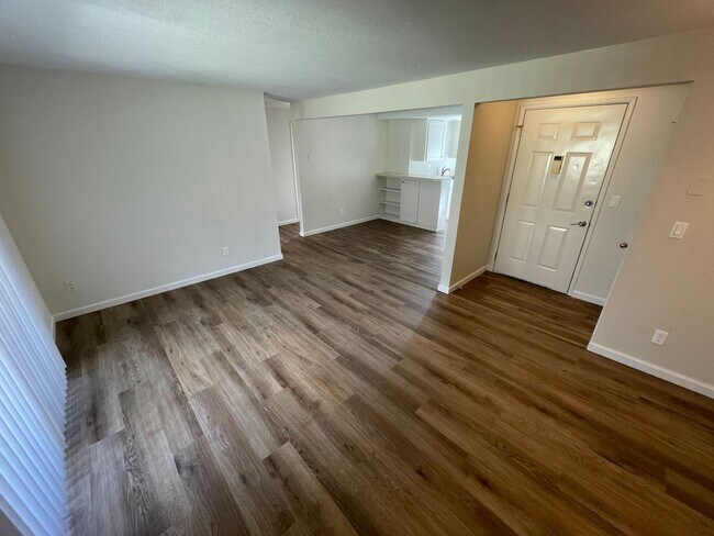 Foto del edificio - 2 Bedrooms, 2 FULL baths one block from WOU!