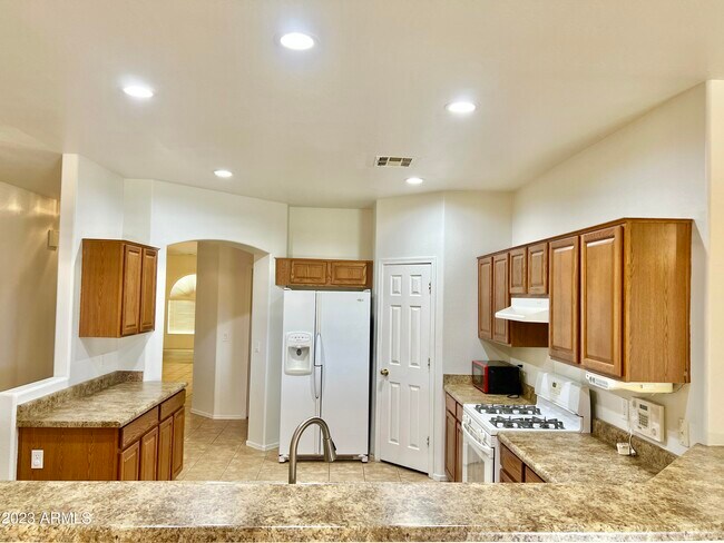 Building Photo - 15521 W Ventura St