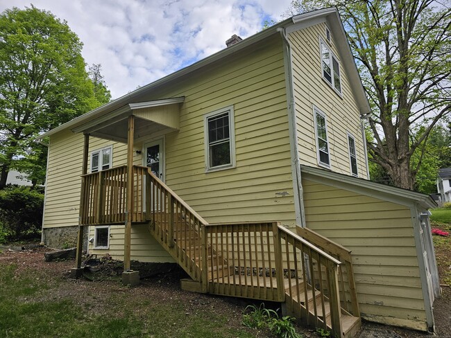Building Photo - 17 Pleasant St