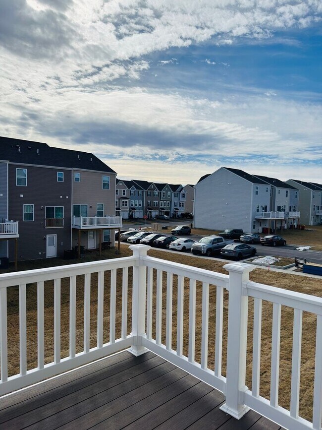 Foto del edificio - 74 Trotting Rd