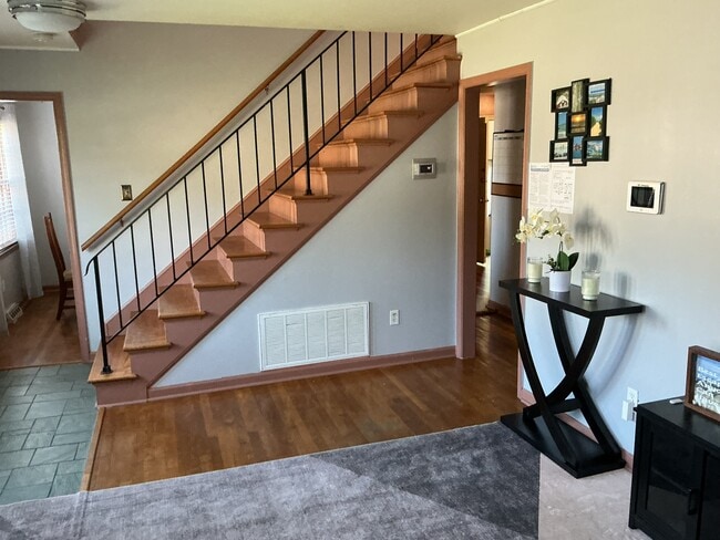 staircase - 116 Cardinal Dr