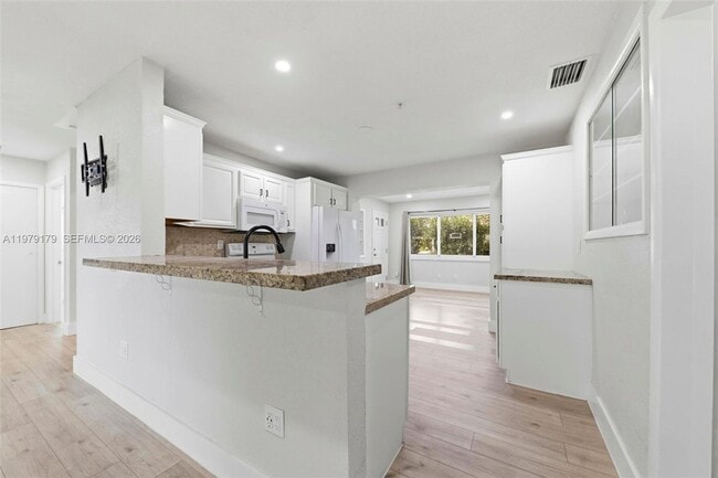 Building Photo - 4561 SW 25th Terrace