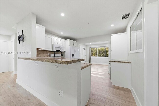 Foto del edificio - 4561 SW 25th Terrace
