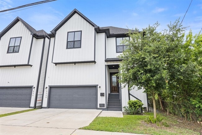 Photo - 806 E 39th St House