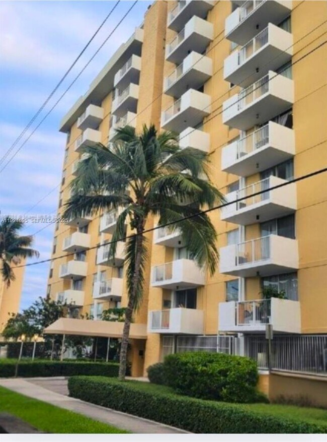 Foto del edificio - 2020 NE 135th St