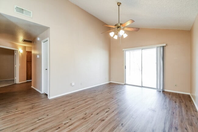 Building Photo - 3460 N Seneca Ct