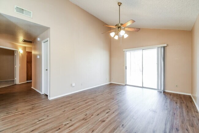 Foto del edificio - 3460 N Seneca Ct