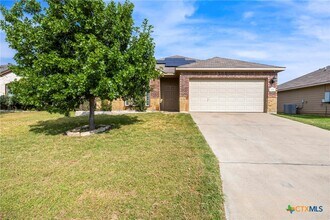 Building Photo - 1217 Roanoke Dr