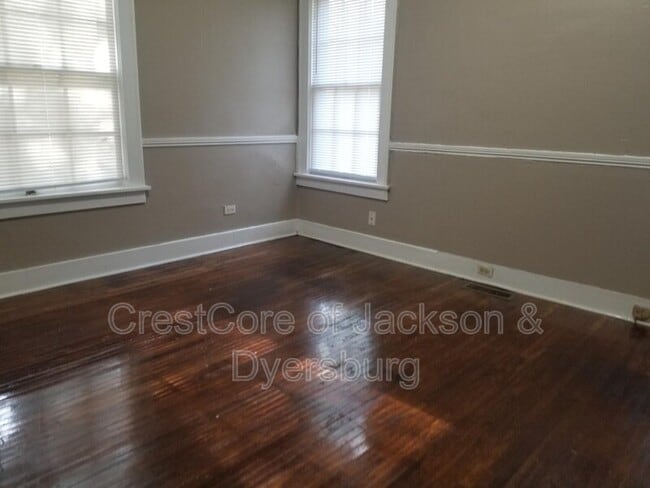 Building Photo - 319 W Forest Ave