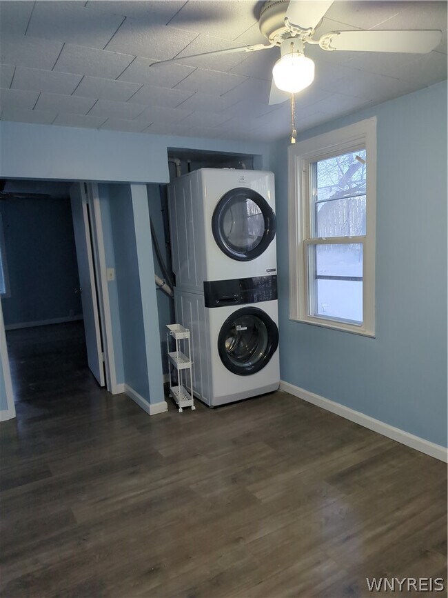 Foto del edificio - 1927 Center Rd