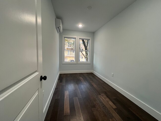 Building Photo - 21 Stagg St