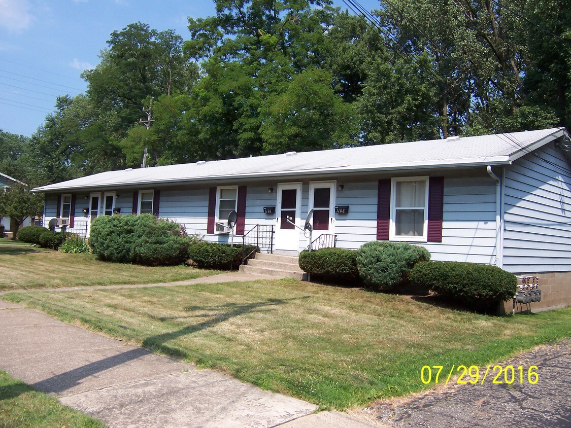 Primary Photo - 1106 E 3rd St