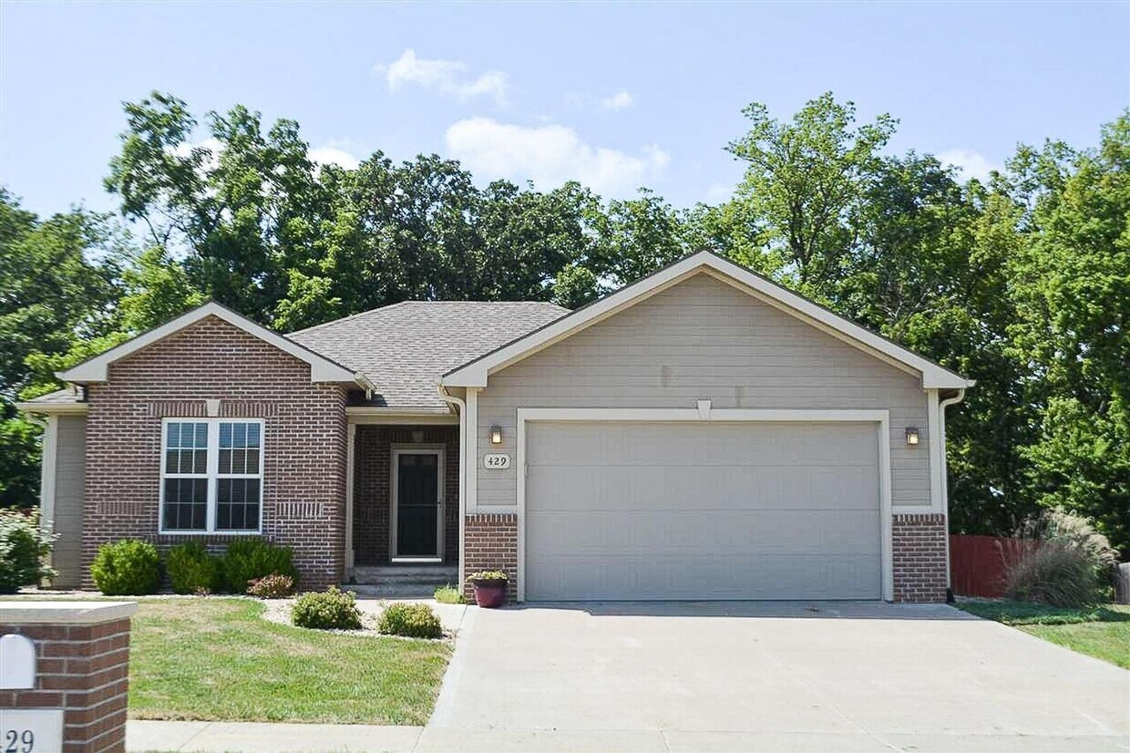429 Stone Grove Dr, Manhattan, KS 66503 House Rental in Manhattan, KS