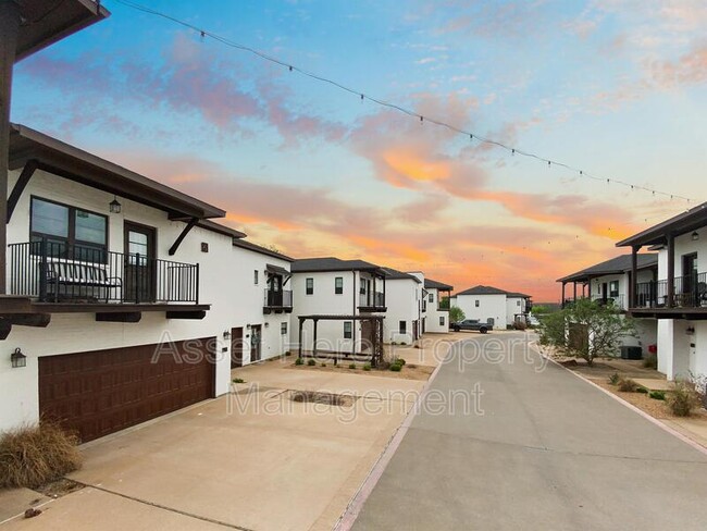 Building Photo - 203 Brentwood Dr E