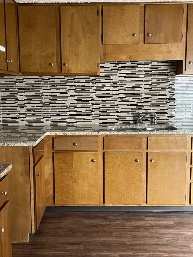 Foto del edificio - 5937 Eisenhower Ct