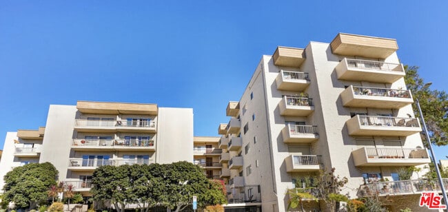 Building Photo - 622 S Barrington Ave