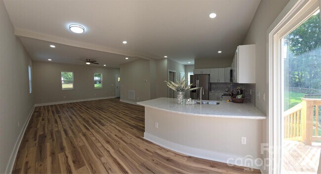 Foto del edificio - 2728 Crawford Ave